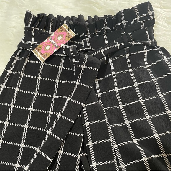 NWT boohoo Paperbag Waist Checkered Wide Leg Trouser Pants size 8 Black & White - Picture 3 of 8